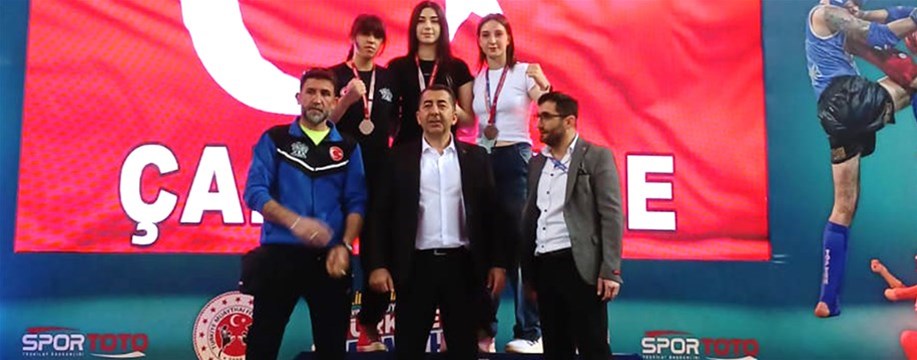 AYŞEGÜL AY, MUAYTHAİ TÜRKİYE ŞAMPİYONASI’NDA GÜMÜŞ MADALYA KAZANDI