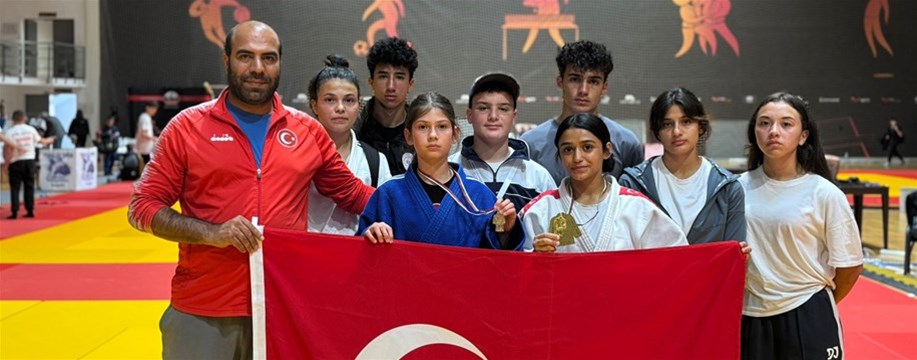KARAMANLI JUDOCULAR BULGARİSTAN’DAN MADALYALARLA DÖNDÜ