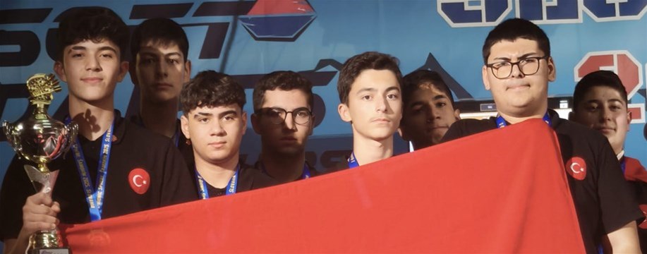 KARAMAN DART TAKIMININ MİLLİ SPORCULARINDAN DÜNYA İKİNCİLİĞİ GURURU