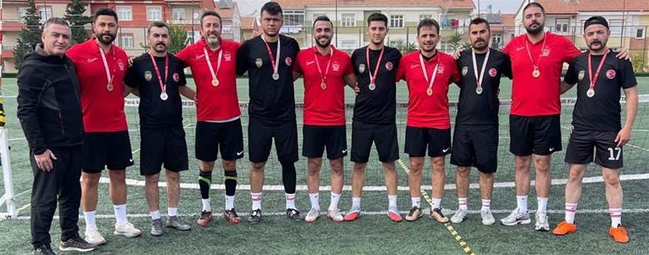 AYAK TENİSİNDE TÜRKİYE FİNALLERİ BİLETİ ANKARA’NIN