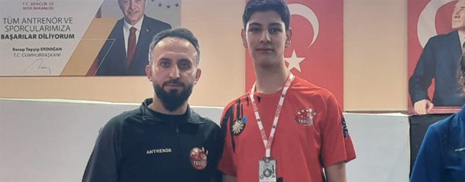 ENES MALİK AKGÖZ’DEN GÜMÜŞ MADALYA 