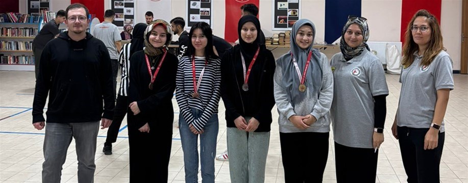 KARAMAN’DA YURT ÖĞRENCİLERİ BİLEK GÜREŞİNDE HÜNERLERİNİ SERGİLEDİ