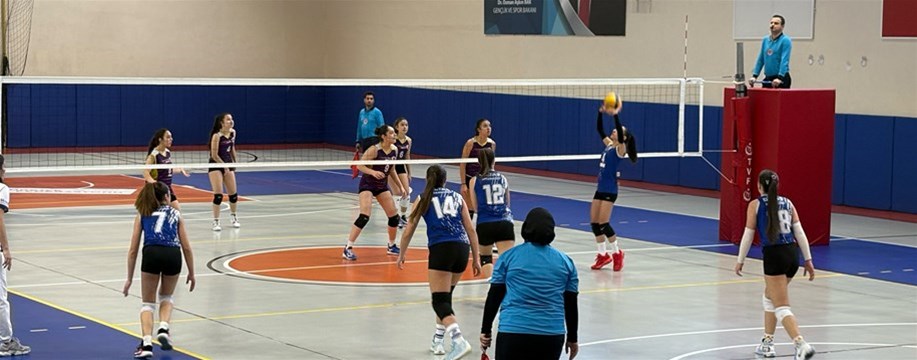 KARAMAN’DA YILDIZLAR VOLEYBOL GRUP MÜSABAKALARI TAMAMLANDI