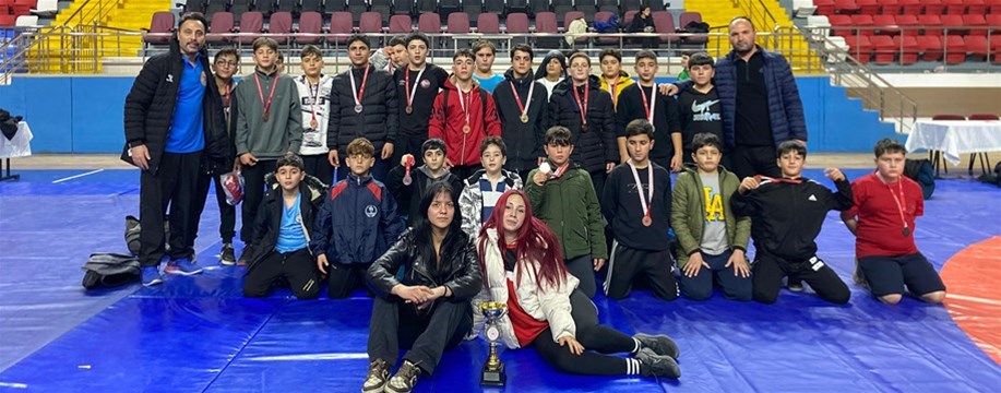 KARAMAN’DA MİNİKLER GÜREŞ MÜSABAKALARI TAMAMLANDI