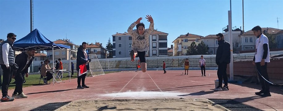OKUL SPORLARI KÜÇÜKLER VE YILDIZLAR PUANLI ATLETİZM YARIŞLARI TAMAMLANDI
