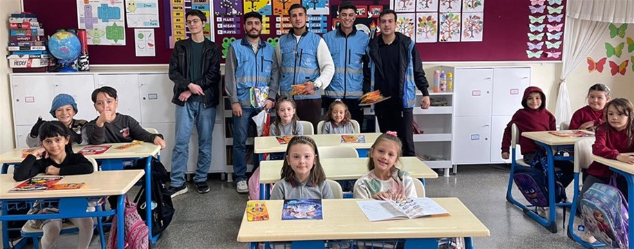 YURT ÖĞRENCİLERİNDEN ÖĞRETMENLERE ANLAMLI ZİYARET